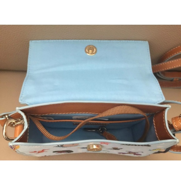 NWT Dooney and Bourke out to sea crossbody - Picture 5 of 7